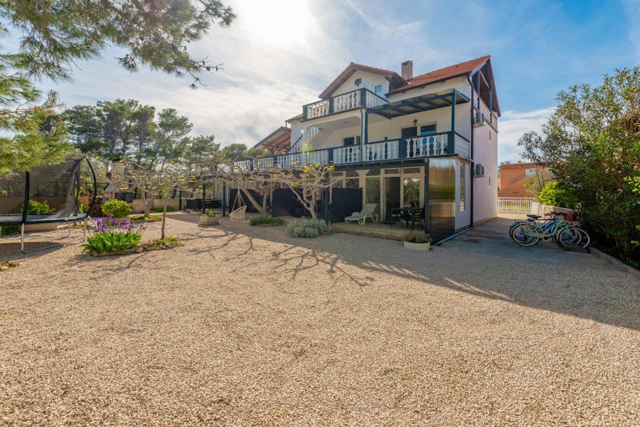Apartments Villa Agape วีร์ ภายนอก รูปภาพ