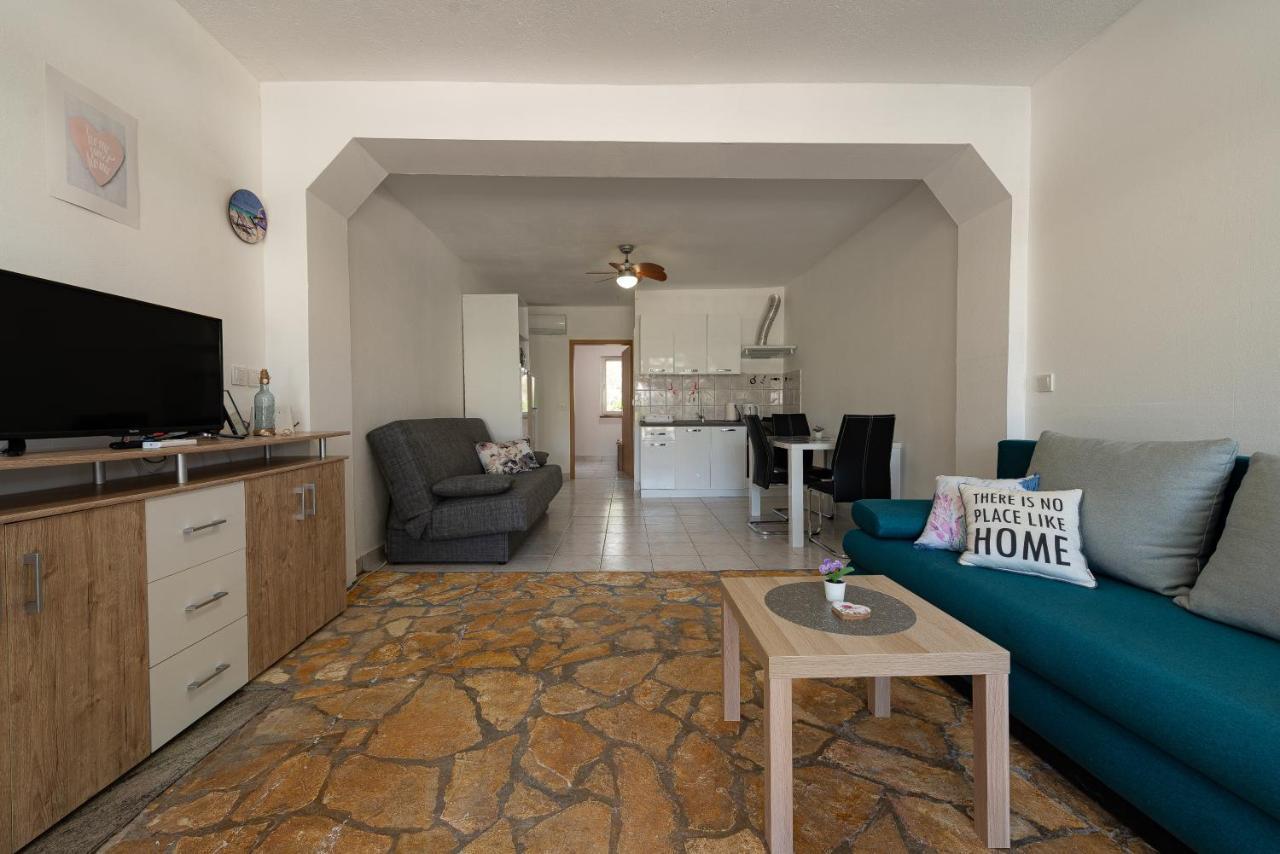 Apartments Villa Agape วีร์ ภายนอก รูปภาพ