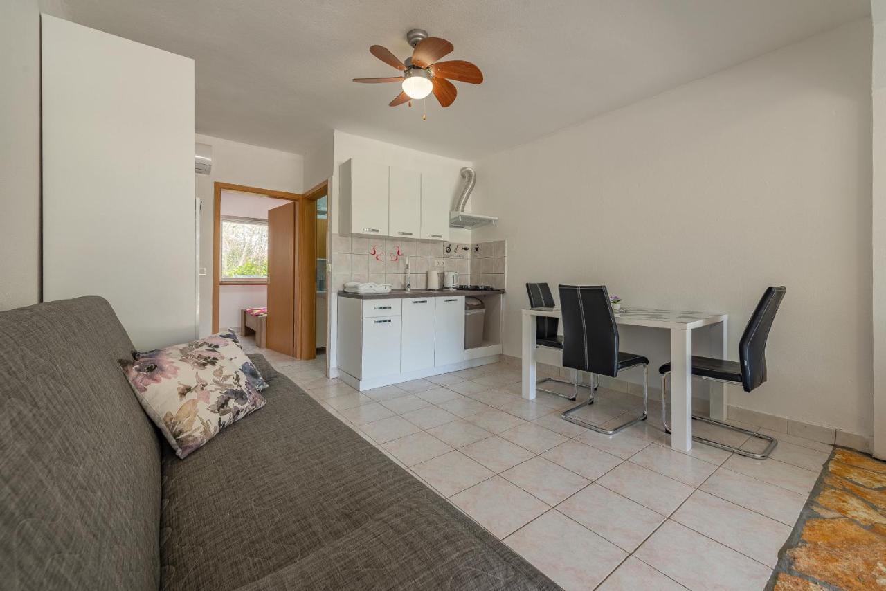 Apartments Villa Agape วีร์ ภายนอก รูปภาพ