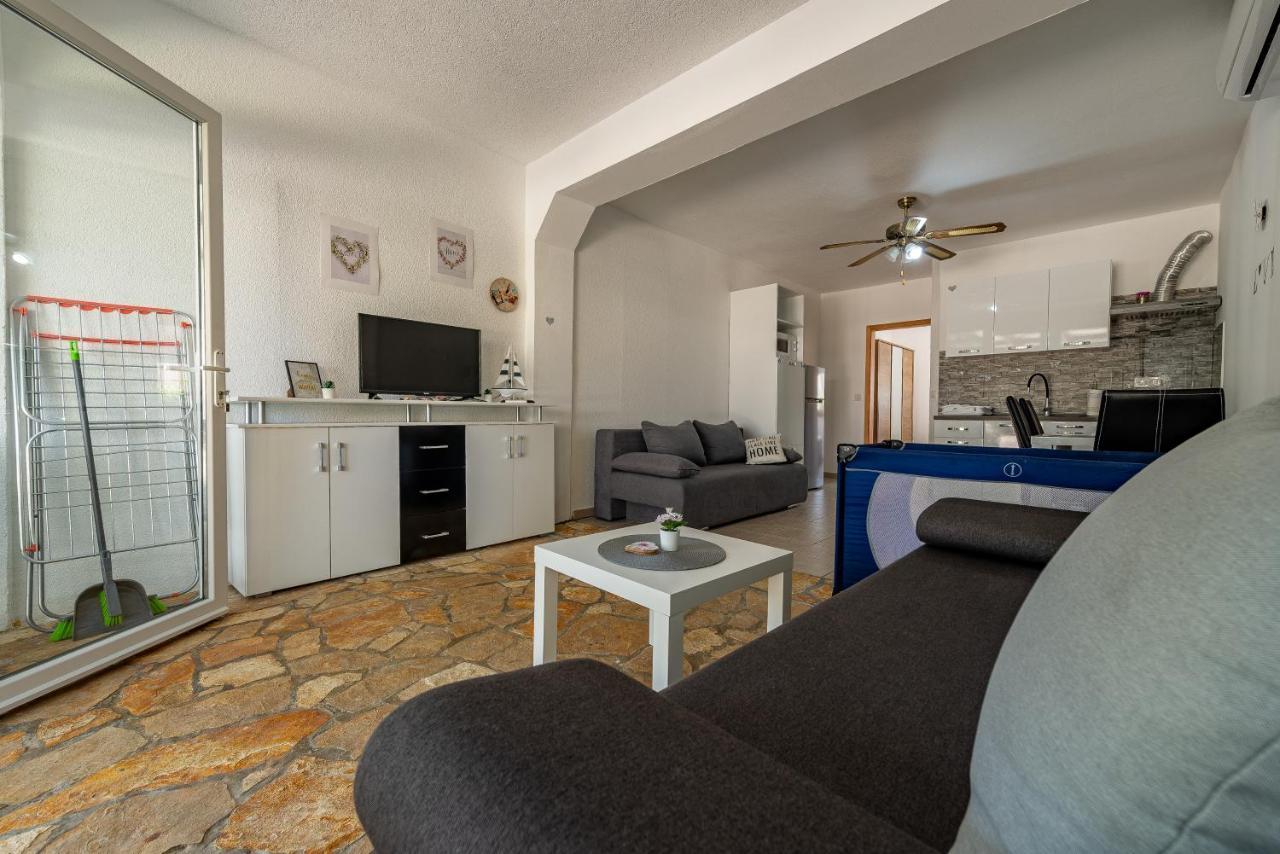 Apartments Villa Agape วีร์ ภายนอก รูปภาพ