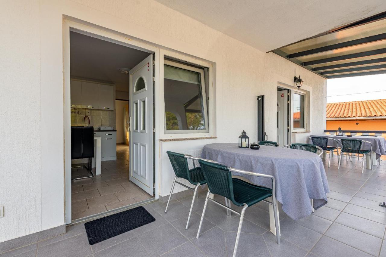 Apartments Villa Agape วีร์ ภายนอก รูปภาพ