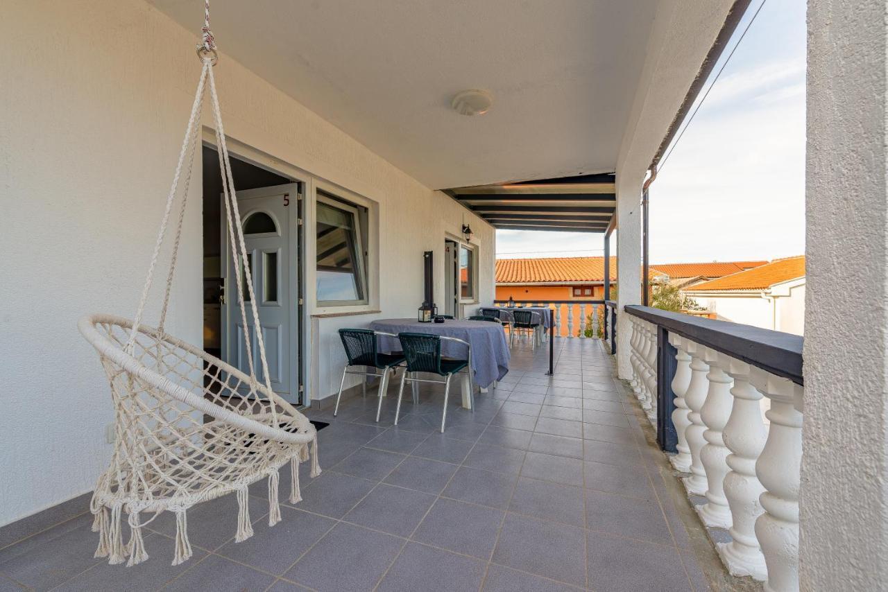 Apartments Villa Agape วีร์ ภายนอก รูปภาพ