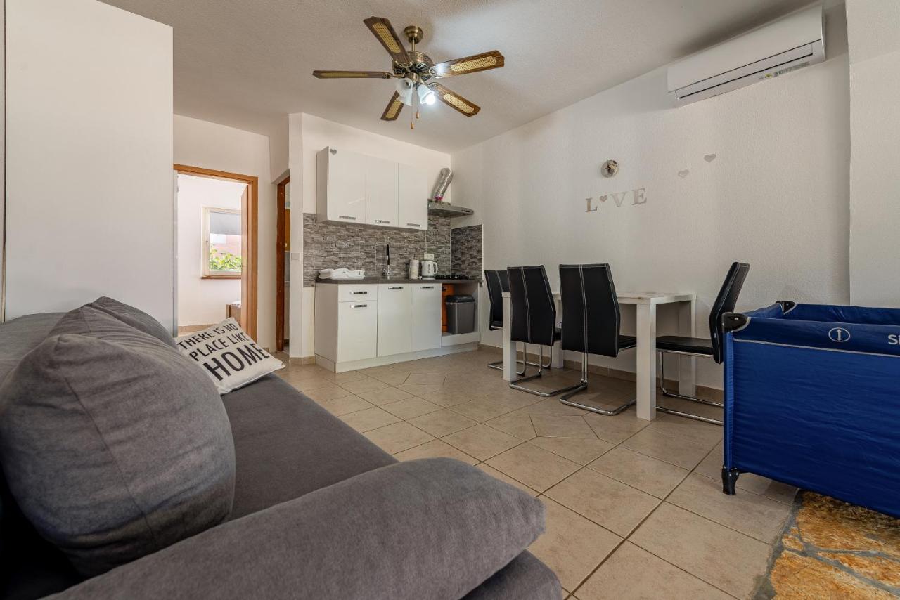 Apartments Villa Agape วีร์ ภายนอก รูปภาพ