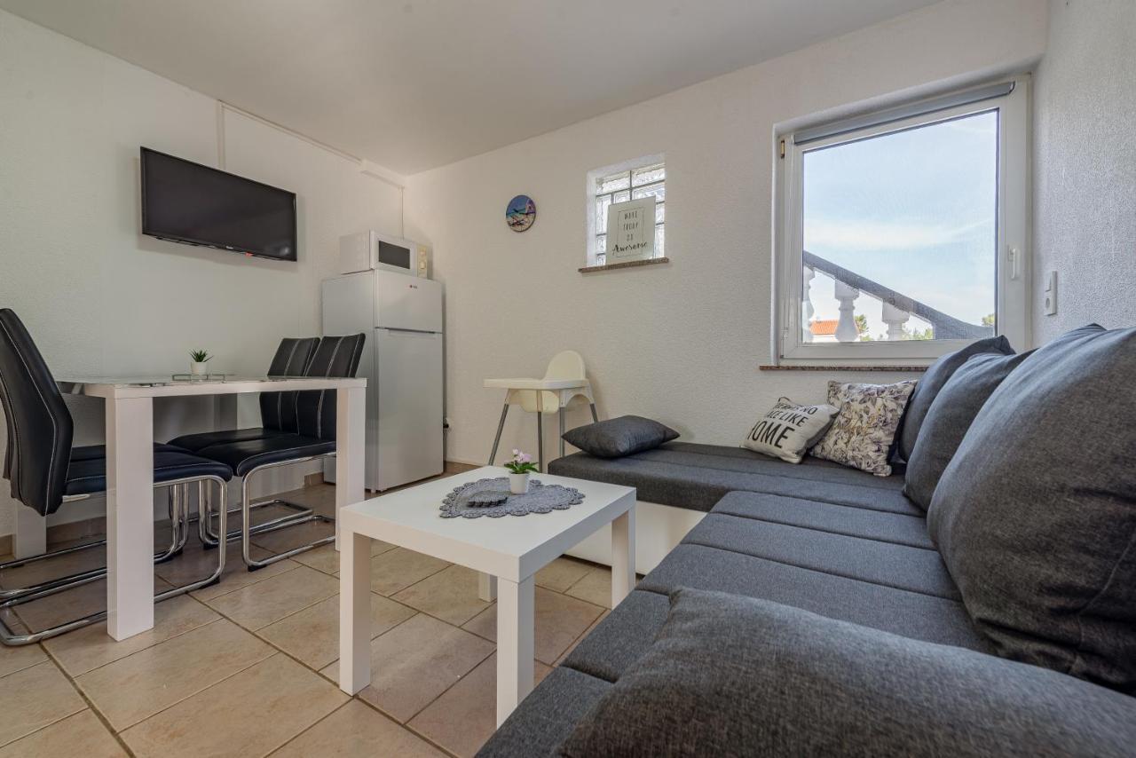 Apartments Villa Agape วีร์ ภายนอก รูปภาพ