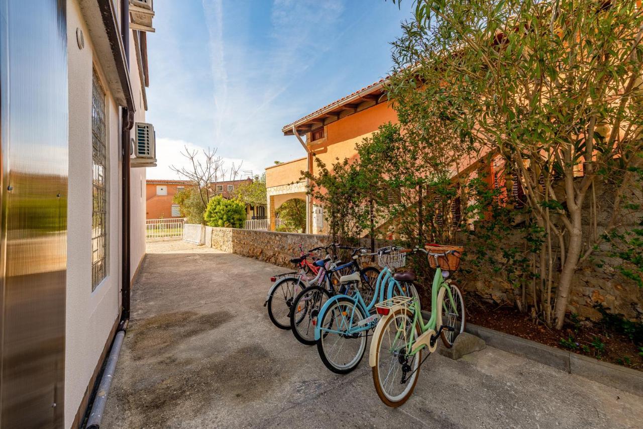 Apartments Villa Agape วีร์ ภายนอก รูปภาพ