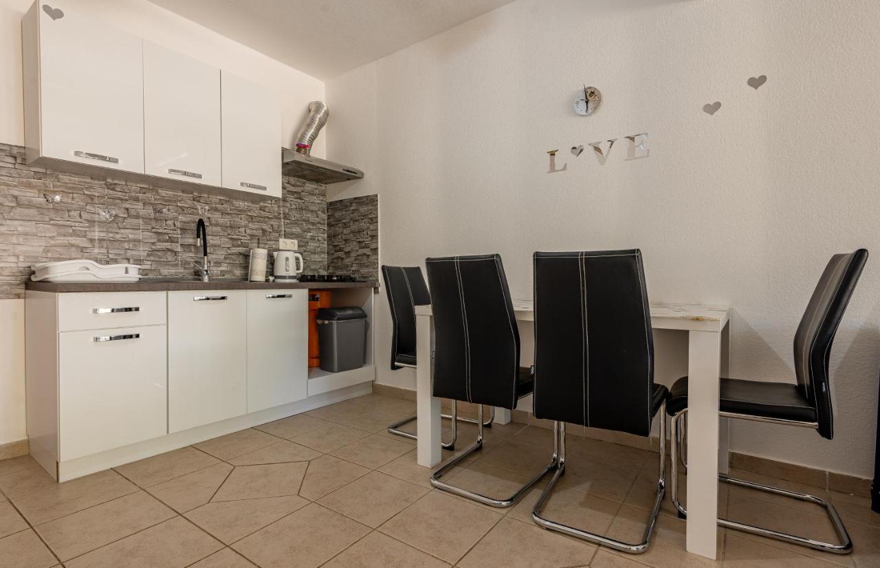 Apartments Villa Agape วีร์ ภายนอก รูปภาพ