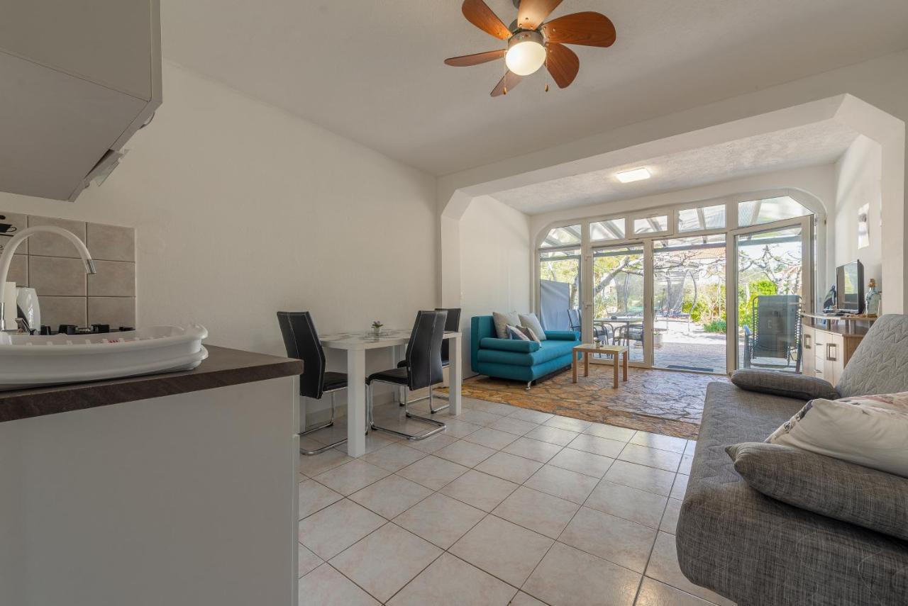 Apartments Villa Agape วีร์ ภายนอก รูปภาพ