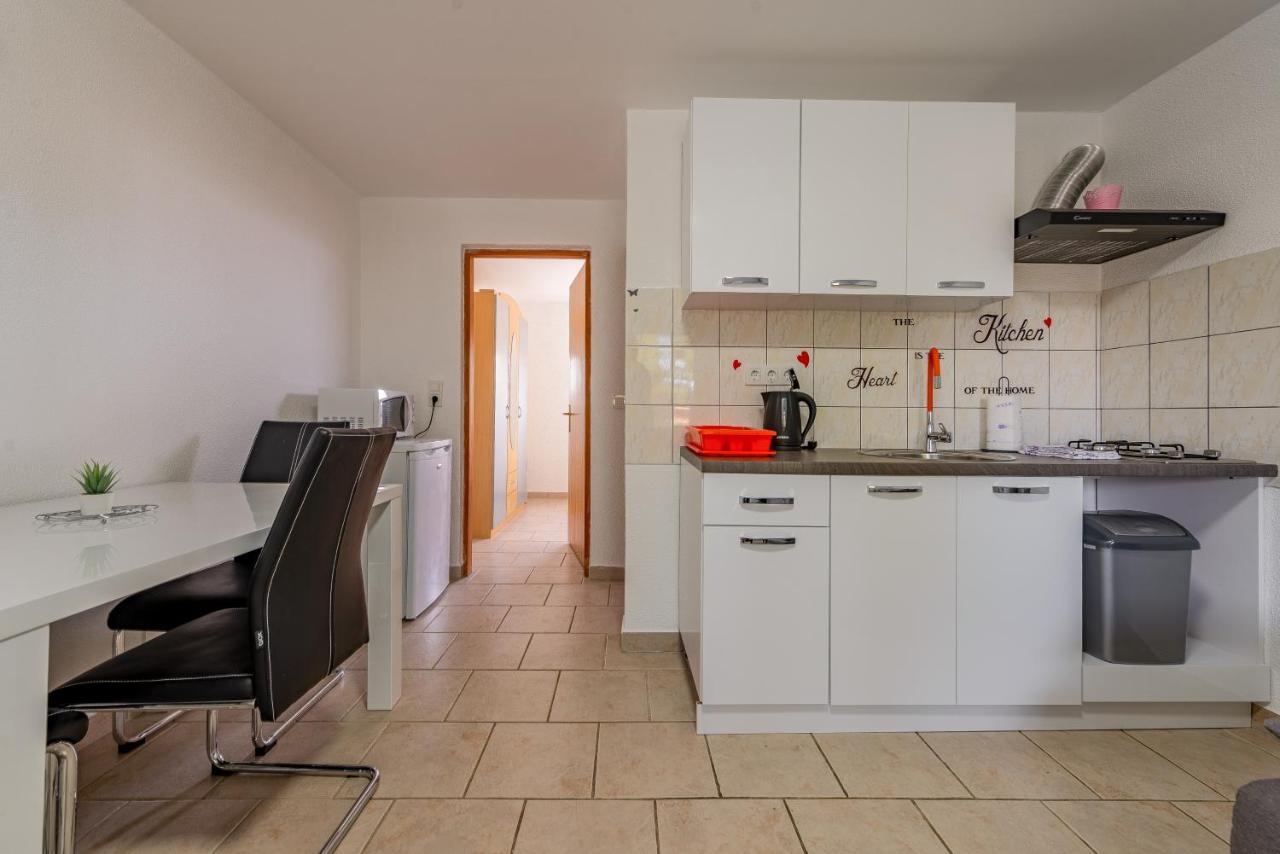 Apartments Villa Agape วีร์ ภายนอก รูปภาพ